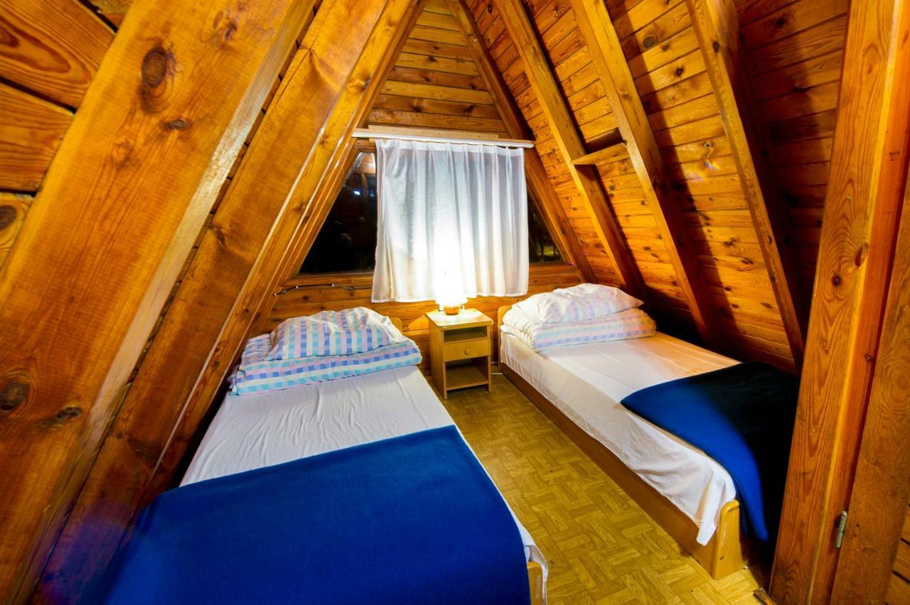 Wawrzkowizna Hotel Rzasawa Exterior photo